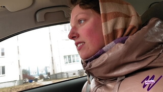 Подобрал замёрзшую девушку и согрел выдав много спермы